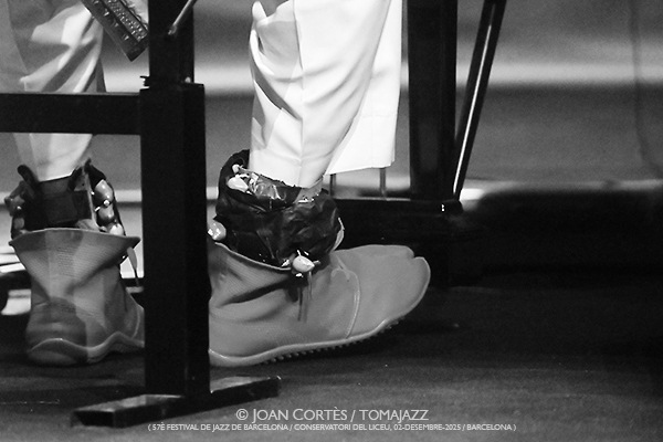 Omar Sosa & Liceu Big Band “es:sensual” (57è Festival de Jazz de Barcelona / Conservatori del Liceu, 2025-12-02 ) [12] Por Joan Cortès [INSTANTZZ AKA Galería fotográfica AKA Fotoblog de jazz, impro… y algo más] - Tomajazz - Omar Sosa & Liceu Big Band “es:sensual” actuó en el 57è Festival de Jazz de Barcelona, el 2 de diciembre de 2025. Joan Cortès lo retrata en INSTANTZZ