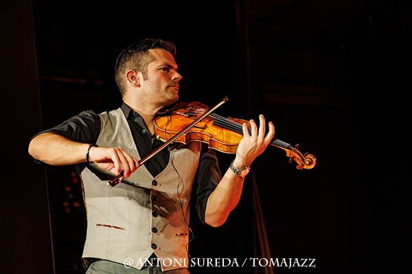 Bratia (Caixaforum Palma. 2026-02-17) Por Antoni Sureda [INSTANTZZ AKA Galería fotográfica AKA Fotoblog de jazz, impro… y algo más] - Tomajazz - Bratia actuó en Caixaforum Palma, el 17 de febrero de 2026. Antoni Sureda se estrena en Tomajazz con un INSTANTZZ del grupo. Actuaron Pere Nolasc Turu, Víctor Paradís: guitarra manouche solista Julien Chanal: guitarra manouche rítmica Ivan Kovacevic: contrabajo Eren