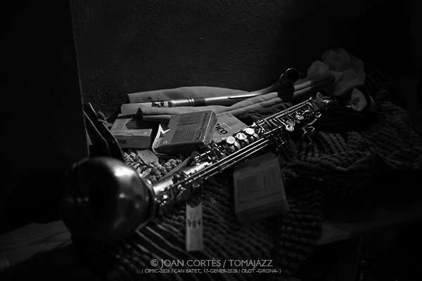 Johannes Nästesjö & Ferran Besalduch (CIMIC-2026 / Can Batet, 2026-01-17 / Olot -Girona-) [I] Por Joan Cortès [INSTANTZZ AKA Galería fotográfica AKA Fotoblog de jazz, impro… y algo más] - Tomajazz - Johannes Nästesjö & Ferran Besalduch actuaron en CIMIC-2026 en Can Batet en Olot, Girona, el 12026-01-17 / Olot -Girona-) [I] Por Joan Cortès [INSTANTZZ