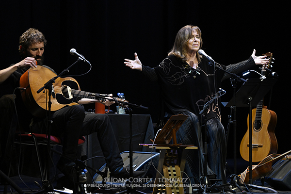 Maria del Mar Bonet & Borja Penalba (Vipsbalsound, Teatre Mundial, 2025-12-28 / La Bisbal -Girona-) Por Joan Cortès [INSTANTZZ AKA Galería fotográfica AKA Fotoblog de jazz, impro… y algo más] - Tomajazz - Maria del Mar Bonet & Borja Penalba actuaron en Vipsbalsound, Teatre Mundial en La Bisbal -Girona-, el 28 de diciembre de 2025. Joan Cortès lo retrata en INSTANTZZ