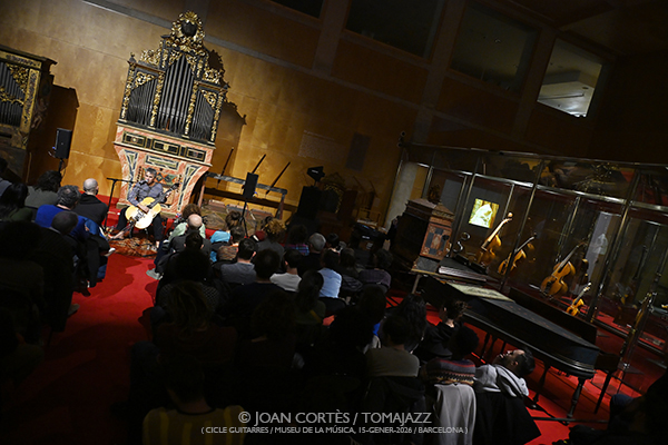 Paolo Angeli “Lema” (Cicle Guitarres / Museu de la Música, 2026-01-15 / Barcelona) Por Joan Cortès [INSTANTZZ AKA Galería fotográfica AKA Fotoblog de jazz, impro… y algo más] - Tomajazz - Paolo Angeli “Lema” actuó en el Cicle Guitarres en el Museu de la Música de Barcelona el 15 de enero de 2026. Joan Cortès lo retrata en INSTANTZZ