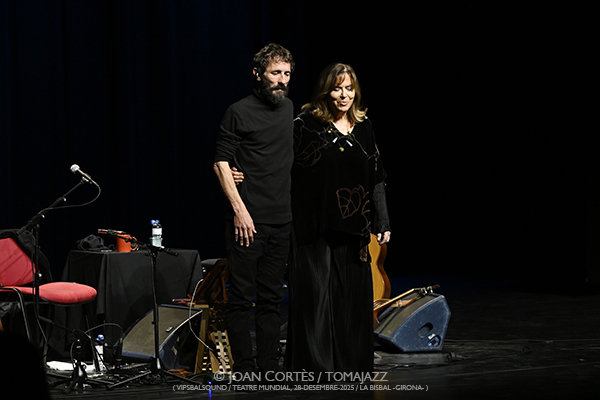 Maria del Mar Bonet & Borja Penalba (Vipsbalsound, Teatre Mundial, 2025-12-28 / La Bisbal -Girona-) Por Joan Cortès [INSTANTZZ AKA Galería fotográfica AKA Fotoblog de jazz, impro… y algo más] - Tomajazz - Maria del Mar Bonet & Borja Penalba actuaron en Vipsbalsound, Teatre Mundial en La Bisbal -Girona-, el 28 de diciembre de 2025. Joan Cortès lo retrata en INSTANTZZ