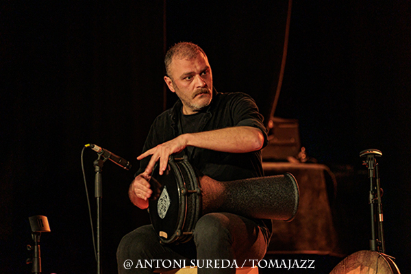 Bratia (Caixaforum Palma. 2026-02-17) Por Antoni Sureda [INSTANTZZ AKA Galería fotográfica AKA Fotoblog de jazz, impro… y algo más] - Tomajazz - Bratia actuó en Caixaforum Palma, el 17 de febrero de 2026. Antoni Sureda se estrena en Tomajazz con un INSTANTZZ del grupo. Actuaron Pere Nolasc Turu, Víctor Paradís: guitarra manouche solista Julien Chanal: guitarra manouche rítmica Ivan Kovacevic: contrabajo Eren