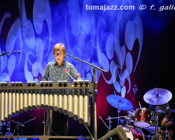 Marc Miralta «Flamenco vibes» (Auditorio La Colina, Sabiñánigo, Huesca. 2026-02-13) Por Fabio Galicia [INSTANTZZ AKA Galería fotográfica AKA Fotoblog de jazz, impro… y algo más] - Tomajazz - Marc Miralta «Flamenco vibes» actuó en el Auditorio La Colina de Sabiñánigo, en Huesca el 13 de febrero de 2026. Fabio Galicia lo retrata en INSTANTZZ. Actuaron Marc Miralta, Pedro Javier González, Manel Fortià, Shayan Fathi
