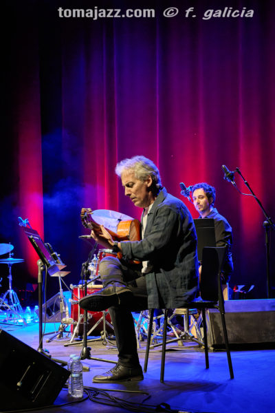 Marc Miralta «Flamenco vibes» (Auditorio La Colina, Sabiñánigo, Huesca. 2026-02-13) Por Fabio Galicia [INSTANTZZ AKA Galería fotográfica AKA Fotoblog de jazz, impro… y algo más] - Tomajazz - Marc Miralta «Flamenco vibes» actuó en el Auditorio La Colina de Sabiñánigo, en Huesca el 13 de febrero de 2026. Fabio Galicia lo retrata en INSTANTZZ. Actuaron Marc Miralta, Pedro Javier González, Manel Fortià, Shayan Fathi 