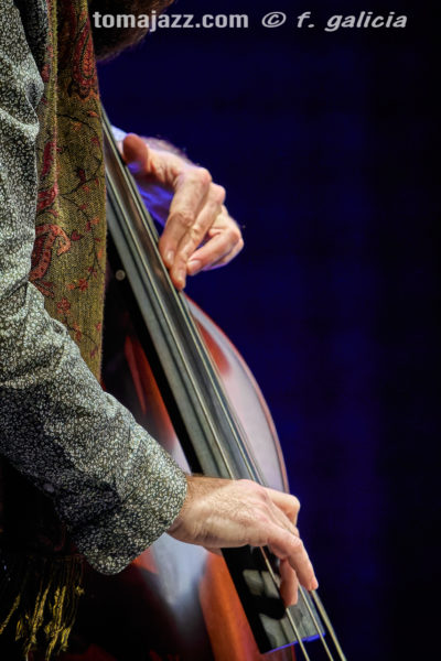 Marc Miralta «Flamenco vibes» (Auditorio La Colina, Sabiñánigo, Huesca. 2026-02-13) Por Fabio Galicia [INSTANTZZ AKA Galería fotográfica AKA Fotoblog de jazz, impro… y algo más] - Tomajazz - Marc Miralta «Flamenco vibes» actuó en el Auditorio La Colina de Sabiñánigo, en Huesca el 13 de febrero de 2026. Fabio Galicia lo retrata en INSTANTZZ. Actuaron Marc Miralta, Pedro Javier González, Manel Fortià, Shayan Fathi 