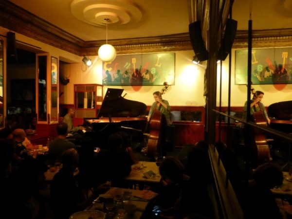 El extraño caso del finado doblemente muerto o Sobre el Café Central y su circunstancia (segunda parte) . Por Chema García [Escrito de jazz AKA El Rincón de Chema] [Febrero de 2026] - Tomajazz - El extraño caso del finado doblemente muerto o Sobre el Café Central y su circunstancia (segunda parte) es la nueva entrega de Chema García en El Rincón de Chema en febrero de 2026