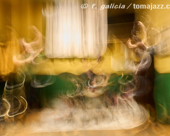 Povidona Yodada (Juan Sebastián Bar, Huesca. 2026-01-22) Por Fabio Galicia [INSTANTZZ AKA Galería fotográfica AKA Fotoblog de jazz, impro… y algo más] - Tomajazz - Povidona Yodada actuaron en Juan Sebastián Bar de Huesca el 22 de enero de 2026. Fabio Galicia lo retrata en INSTANTZZ. Povidona Yodada son Marc Florensa, Miquel Galceran, Sergi Sirvent