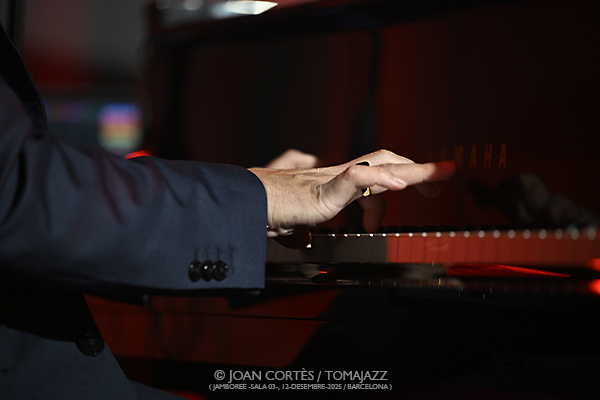 Diego Amador “Ébano & Marfil” (Jamboree-03, 2025-12-12 / Barcelona) Por Joan Cortès [Flamencuras AKA INSTANTZZ AKA Galería fotográfica AKA Fotoblog de jazz, impro… y algo más] - Tomajazz - Diego Amador “Ébano & Marfil” actuó en Jamboree el 12 de diciembre de 2025. Joan Cortès lo retrata en las Flamencuras de INSTANTZZ