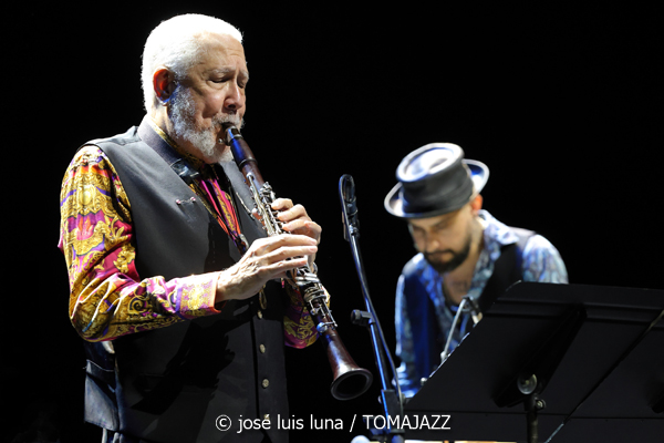 Paquito D'Rivera Trío (Auditorium de Palma. 2026-03-20) Por José Luis Luna Rocafort [INSTANTZZ AKA Galería fotográfica AKA Fotoblog de jazz, impro… y algo más] - Tomajazz - Paquito D'Rivera Trío actuó en el Auditorium de Palma el 20 de marzo de 2026. José Luis Luna Rocafort lo retrata en INSTANTZZ. Con Paquito D'Rivera, Pepe Rivero, Sebastián Laverde, Ángela Cervantes