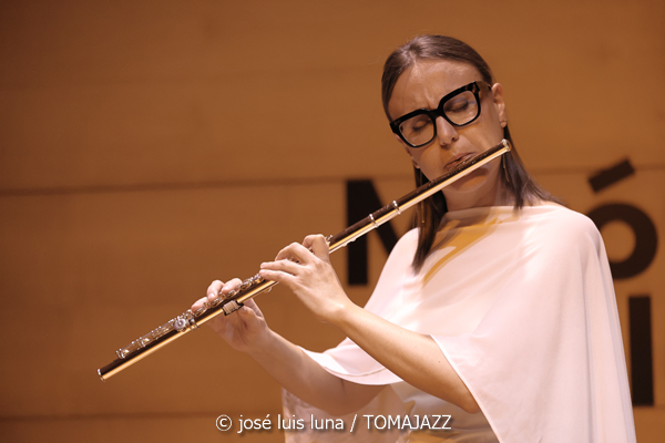 Úrsula Pomar - Toni Vich (V Festival Paco de Lucía 2026. Fundació Pilar i Joan Miró, Palma. 2026-03-21) Por José Luis Luna Rocafort [INSTANTZZ AKA Galería fotográfica AKA Fotoblog de jazz, impro… y algo más] - Tomajazz - Úrsula Pomar - Toni Vich actuaron en el V Festival Paco de Lucía 2026, el 21 de marzo de 2026. José Luis Luna Rocafort lo retrata en INSTANTZZ. Actuaron Úrsula Pomar, Toni Vich, Ángel Ramos