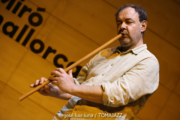 Úrsula Pomar - Toni Vich (V Festival Paco de Lucía 2026. Fundació Pilar i Joan Miró, Palma. 2026-03-21) Por José Luis Luna Rocafort [INSTANTZZ AKA Galería fotográfica AKA Fotoblog de jazz, impro… y algo más] - Tomajazz - Úrsula Pomar - Toni Vich actuaron en el V Festival Paco de Lucía 2026, el 21 de marzo de 2026. José Luis Luna Rocafort lo retrata en INSTANTZZ. Actuaron Úrsula Pomar, Toni Vich, Ángel Ramos