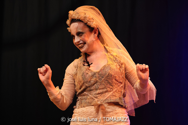 Òpera dels tres Cèntims (Teatre Xesc Forteza, Palma. 2026-03-15) Por José Luis Luna Rocafort [INSTANTZZ AKA Galería fotográfica AKA Fotoblog de jazz, impro… y algo más] - Tomajazz - Òpera dels tres Cèntims se representó en Teatre Xesc Forteza de Palma, el 15 de marzo de 2026. José Luis Luna Rocafort lo retrata en INSTANTZZ AKA Galería fotográfica AKA Fotoblog de jazz, impro… y algo más]