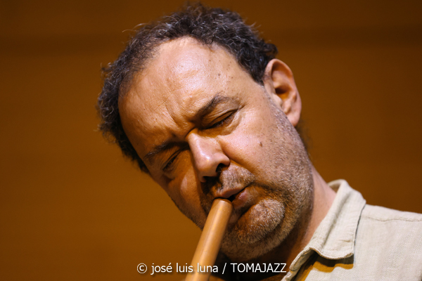 Úrsula Pomar - Toni Vich (V Festival Paco de Lucía 2026. Fundació Pilar i Joan Miró, Palma. 2026-03-21) Por José Luis Luna Rocafort [INSTANTZZ AKA Galería fotográfica AKA Fotoblog de jazz, impro… y algo más] - Tomajazz - Úrsula Pomar - Toni Vich actuaron en el V Festival Paco de Lucía 2026, el 21 de marzo de 2026. José Luis Luna Rocafort lo retrata en INSTANTZZ. Actuaron Úrsula Pomar, Toni Vich, Ángel Ramos