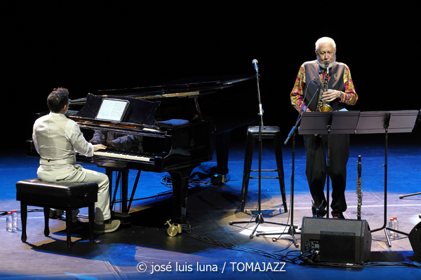 Paquito D'Rivera Trío (Auditorium de Palma. 2026-03-20) Por José Luis Luna Rocafort [INSTANTZZ AKA Galería fotográfica AKA Fotoblog de jazz, impro… y algo más] - Tomajazz - Paquito D'Rivera Trío actuó en el Auditorium de Palma el 20 de marzo de 2026. José Luis Luna Rocafort lo retrata en INSTANTZZ. Con Paquito D'Rivera, Pepe Rivero, Sebastián Laverde, Ángela Cervantes