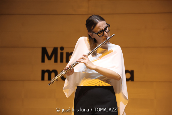 Úrsula Pomar - Toni Vich (V Festival Paco de Lucía 2026. Fundació Pilar i Joan Miró, Palma. 2026-03-21) Por José Luis Luna Rocafort [INSTANTZZ AKA Galería fotográfica AKA Fotoblog de jazz, impro… y algo más] - Tomajazz - Úrsula Pomar - Toni Vich actuaron en el V Festival Paco de Lucía 2026, el 21 de marzo de 2026. José Luis Luna Rocafort lo retrata en INSTANTZZ. Actuaron Úrsula Pomar, Toni Vich, Ángel Ramos