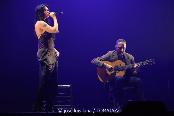 María Terremoto (V Festival Paco de Lucía 2026. Teatre Principal de Palma. 2026-03-13) Por José Luis Luna Rocafort [Flamencuras AKA INSTANTZZ AKA Galería fotográfica AKA Fotoblog de jazz, impro… y algo más] - Tomajazz - María Terremoto actuó en el V Festival Paco de Lucía 2026 en el Teatre Principal de Palma, el 13 de marzo de 2026. José Luis Luna Rocafort lo retrata en las Flamencuras de INSTANTZZ. Con María Terremoto, Nono Jero, Manuel Cantatore, Juan Diego: compás Artista invitada: Mala Rodríguez