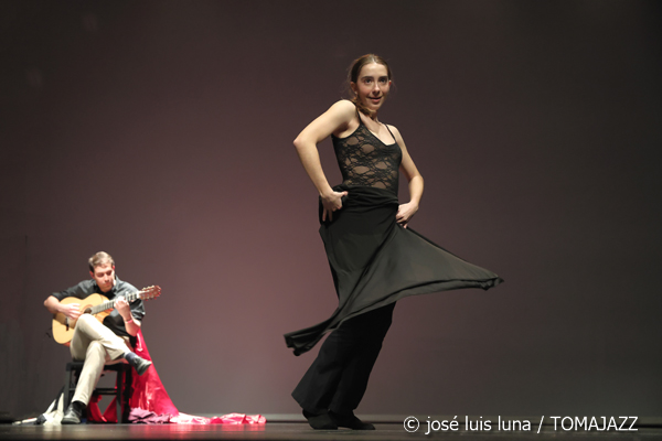 Alicia Gibert (V Festival Paco de Lucía 2026. Teatre Xesc Forteza. 2026-03-17) Por José Luis Luna Rocafort [Flamencuras AKA INSTANTZZ AKA Galería fotográfica AKA Fotoblog de jazz, impro… y algo más] - Tomajazz - Alicia Gibert fue la Ganadora III Beca Jóvenes Talentos, V Festival Paco de Lucía 2026. Teatre Xesc Forteza. 2026-03-17) Por José Luis Luna Rocafort [Flamencuras AKA INSTANTZZ