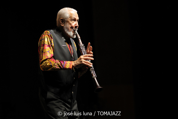 Paquito D'Rivera Trío (Auditorium de Palma. 2026-03-20) Por José Luis Luna Rocafort [INSTANTZZ AKA Galería fotográfica AKA Fotoblog de jazz, impro… y algo más] - Tomajazz - Paquito D'Rivera Trío actuó en el Auditorium de Palma el 20 de marzo de 2026. José Luis Luna Rocafort lo retrata en INSTANTZZ. Con Paquito D'Rivera, Pepe Rivero, Sebastián Laverde, Ángela Cervantes