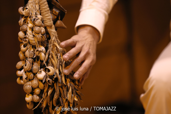 Úrsula Pomar - Toni Vich (V Festival Paco de Lucía 2026. Fundació Pilar i Joan Miró, Palma. 2026-03-21) Por José Luis Luna Rocafort [INSTANTZZ AKA Galería fotográfica AKA Fotoblog de jazz, impro… y algo más] - Tomajazz - Úrsula Pomar - Toni Vich actuaron en el V Festival Paco de Lucía 2026, el 21 de marzo de 2026. José Luis Luna Rocafort lo retrata en INSTANTZZ. Actuaron Úrsula Pomar, Toni Vich, Ángel Ramos