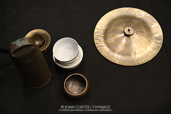 Núria Andorrà & Roc Mateu “Reflectir Brossa” (Fundació Joan Brossa, 2026-01-23 / Barcelona) Por Joan Cortès [INSTANTZZ AKA Galería fotográfica AKA Fotoblog de jazz, impro… y algo más] - Tomajazz - Núria Andorrà & Roc Mateu “Reflectir Brossa” actuaron en la Fundació Joan Brossa de Barcelona el 23 de enero de 2026. Joan Cortès [INSTANTZZ