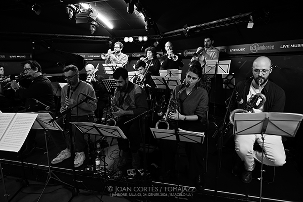 Natsuko Sugao NS Big Band “Impermanencia de los asuntos” (Jamboree-3, 2026-01-24 / Barcelona) Por Joan Cortès [INSTANTZZ AKA Galería fotográfica AKA Fotoblog de jazz, impro… y algo más] - Tomajazz - Natsuko Sugao NS Big Band “Impermanencia de los asuntos” actuó en Jamboree de Barcelona el 24 de enero de 2026. Joan Cortès lo retrata en INSTANTZZ. Con