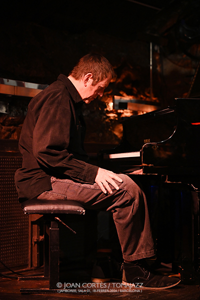 Russ Lossing Mood Trio (Jamboree-01, 2026-02-18 / Barcelona) Por Joan Cortès [INSTANTZZ AKA Galería fotográfica AKA Fotoblog de jazz, impro… y algo más] - Tomajazz - Russ Lossing Mood Trio actuó en Jamboree el 18 de febrero de 2025. Joan Cortès lo retrata en INSTANTZZ. Russ Lossing Mood Trio son Russ Lossing, Masa Kamaguchi, contrabajo Dayeon Seok