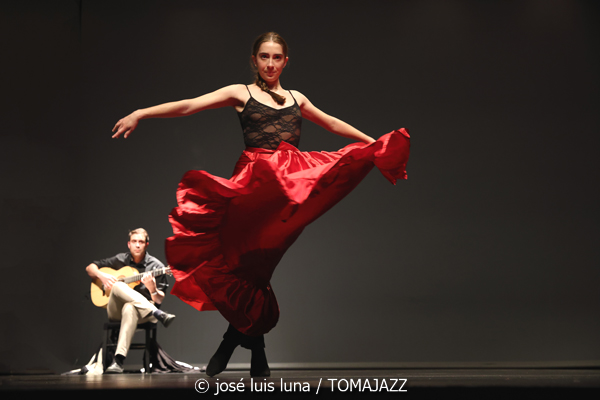 Alicia Gibert (V Festival Paco de Lucía 2026. Teatre Xesc Forteza. 2026-03-17) Por José Luis Luna Rocafort [Flamencuras AKA INSTANTZZ AKA Galería fotográfica AKA Fotoblog de jazz, impro… y algo más] - Tomajazz - Alicia Gibert fue la Ganadora III Beca Jóvenes Talentos, V Festival Paco de Lucía 2026. Teatre Xesc Forteza. 2026-03-17) Por José Luis Luna Rocafort [Flamencuras AKA INSTANTZZ