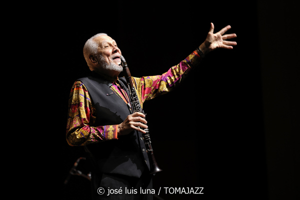 Paquito D'Rivera Trío (Auditorium de Palma. 2026-03-20) Por José Luis Luna Rocafort [INSTANTZZ AKA Galería fotográfica AKA Fotoblog de jazz, impro… y algo más] - Tomajazz - Paquito D'Rivera Trío actuó en el Auditorium de Palma el 20 de marzo de 2026. José Luis Luna Rocafort lo retrata en INSTANTZZ. Con Paquito D'Rivera, Pepe Rivero, Sebastián Laverde, Ángela Cervantes