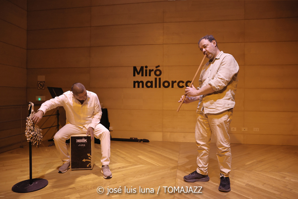 Úrsula Pomar - Toni Vich (V Festival Paco de Lucía 2026. Fundació Pilar i Joan Miró, Palma. 2026-03-21) Por José Luis Luna Rocafort [INSTANTZZ AKA Galería fotográfica AKA Fotoblog de jazz, impro… y algo más] - Tomajazz - Úrsula Pomar - Toni Vich actuaron en el V Festival Paco de Lucía 2026, el 21 de marzo de 2026. José Luis Luna Rocafort lo retrata en INSTANTZZ. Actuaron Úrsula Pomar, Toni Vich, Ángel Ramos