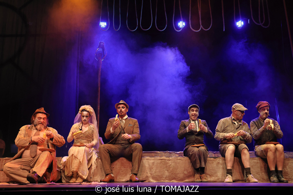 Òpera dels tres Cèntims (Teatre Xesc Forteza, Palma. 2026-03-15) Por José Luis Luna Rocafort [INSTANTZZ AKA Galería fotográfica AKA Fotoblog de jazz, impro… y algo más] - Tomajazz - Òpera dels tres Cèntims se representó en Teatre Xesc Forteza de Palma, el 15 de marzo de 2026. José Luis Luna Rocafort lo retrata en INSTANTZZ AKA Galería fotográfica AKA Fotoblog de jazz, impro… y algo más]