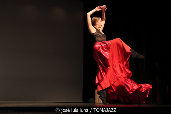 Alicia Gibert (V Festival Paco de Lucía 2026. Teatre Xesc Forteza. 2026-03-17) Por José Luis Luna Rocafort [Flamencuras AKA INSTANTZZ AKA Galería fotográfica AKA Fotoblog de jazz, impro… y algo más] - Tomajazz - Alicia Gibert fue la Ganadora III Beca Jóvenes Talentos, V Festival Paco de Lucía 2026. Teatre Xesc Forteza. 2026-03-17) Por José Luis Luna Rocafort [Flamencuras AKA INSTANTZZ