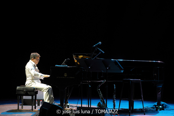 Paquito D'Rivera Trío (Auditorium de Palma. 2026-03-20) Por José Luis Luna Rocafort [INSTANTZZ AKA Galería fotográfica AKA Fotoblog de jazz, impro… y algo más] - Tomajazz - Paquito D'Rivera Trío actuó en el Auditorium de Palma el 20 de marzo de 2026. José Luis Luna Rocafort lo retrata en INSTANTZZ. Con Paquito D'Rivera, Pepe Rivero, Sebastián Laverde, Ángela Cervantes