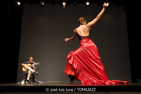 Alicia Gibert (V Festival Paco de Lucía 2026. Teatre Xesc Forteza. 2026-03-17) Por José Luis Luna Rocafort [Flamencuras AKA INSTANTZZ AKA Galería fotográfica AKA Fotoblog de jazz, impro… y algo más] - Tomajazz - Alicia Gibert fue la Ganadora III Beca Jóvenes Talentos, V Festival Paco de Lucía 2026. Teatre Xesc Forteza. 2026-03-17) Por José Luis Luna Rocafort [Flamencuras AKA INSTANTZZ