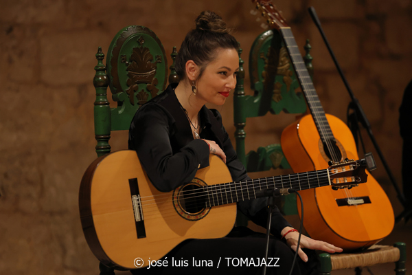 Mercedes Luján (V Festival Paco de Lucía 2026. Es Baluard Museu, Palma. 2026-03-19) Por José Luis Luna Rocafort [Flamencuras AKA INSTANTZZ AKA Galería fotográfica AKA Fotoblog de jazz, impro… y algo más] - Tomajazz - Mercedes Luján actuó en el V Festival Paco de Lucía 2026 en Palma, el 19 de marzo de 2026. José Luis Luna Rocafort lo retrata en las Flamencuras de INSTANTZZ. Con Mercedes Luján, Naím Real, Rancapino Chico