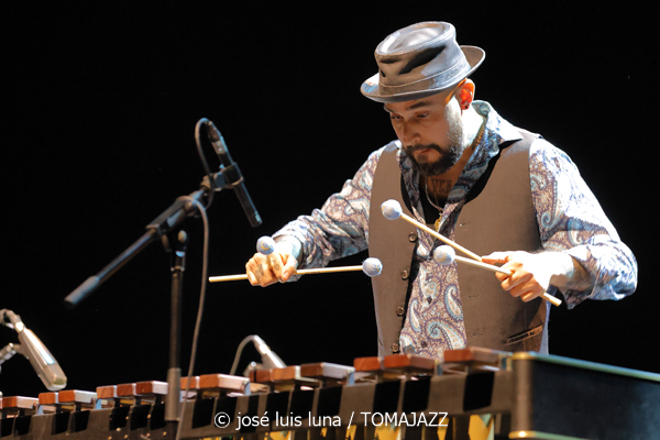 Paquito D'Rivera Trío (Auditorium de Palma. 2026-03-20) Por José Luis Luna Rocafort [INSTANTZZ AKA Galería fotográfica AKA Fotoblog de jazz, impro… y algo más] - Tomajazz - Paquito D'Rivera Trío actuó en el Auditorium de Palma el 20 de marzo de 2026. José Luis Luna Rocafort lo retrata en INSTANTZZ. Con Paquito D'Rivera, Pepe Rivero, Sebastián Laverde, Ángela Cervantes