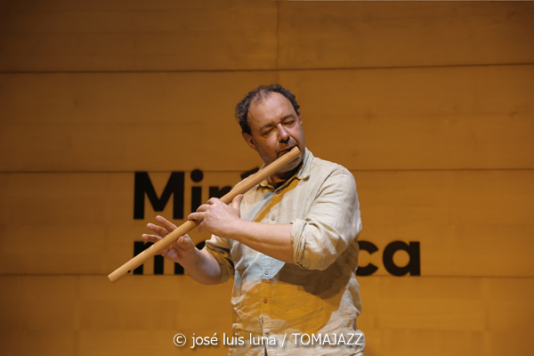 Úrsula Pomar - Toni Vich (V Festival Paco de Lucía 2026. Fundació Pilar i Joan Miró, Palma. 2026-03-21) Por José Luis Luna Rocafort [INSTANTZZ AKA Galería fotográfica AKA Fotoblog de jazz, impro… y algo más] - Tomajazz - Úrsula Pomar - Toni Vich actuaron en el V Festival Paco de Lucía 2026, el 21 de marzo de 2026. José Luis Luna Rocafort lo retrata en INSTANTZZ. Actuaron Úrsula Pomar, Toni Vich, Ángel Ramos