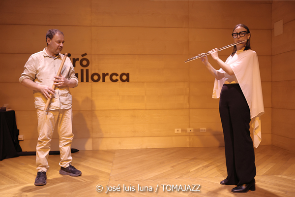 Úrsula Pomar - Toni Vich (V Festival Paco de Lucía 2026. Fundació Pilar i Joan Miró, Palma. 2026-03-21) Por José Luis Luna Rocafort [INSTANTZZ AKA Galería fotográfica AKA Fotoblog de jazz, impro… y algo más] - Tomajazz - Úrsula Pomar - Toni Vich actuaron en el V Festival Paco de Lucía 2026, el 21 de marzo de 2026. José Luis Luna Rocafort lo retrata en INSTANTZZ. Actuaron Úrsula Pomar, Toni Vich, Ángel Ramos