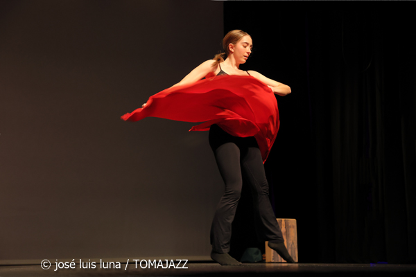 Alicia Gibert (V Festival Paco de Lucía 2026. Teatre Xesc Forteza. 2026-03-17) Por José Luis Luna Rocafort [Flamencuras AKA INSTANTZZ AKA Galería fotográfica AKA Fotoblog de jazz, impro… y algo más] - Tomajazz - Alicia Gibert fue la Ganadora III Beca Jóvenes Talentos, V Festival Paco de Lucía 2026. Teatre Xesc Forteza. 2026-03-17) Por José Luis Luna Rocafort [Flamencuras AKA INSTANTZZ
