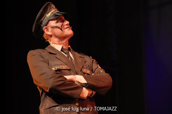 Òpera dels tres Cèntims (Teatre Xesc Forteza, Palma. 2026-03-15) Por José Luis Luna Rocafort [INSTANTZZ AKA Galería fotográfica AKA Fotoblog de jazz, impro… y algo más] - Tomajazz - Òpera dels tres Cèntims se representó en Teatre Xesc Forteza de Palma, el 15 de marzo de 2026. José Luis Luna Rocafort lo retrata en INSTANTZZ AKA Galería fotográfica AKA Fotoblog de jazz, impro… y algo más]