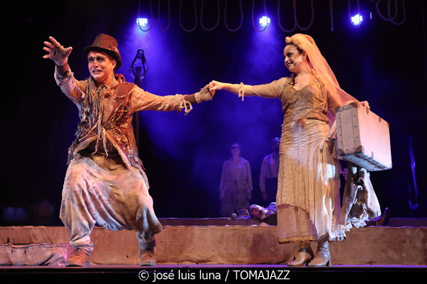 Òpera dels tres Cèntims (Teatre Xesc Forteza, Palma. 2026-03-15) Por José Luis Luna Rocafort [INSTANTZZ AKA Galería fotográfica AKA Fotoblog de jazz, impro… y algo más] - Tomajazz - Òpera dels tres Cèntims se representó en Teatre Xesc Forteza de Palma, el 15 de marzo de 2026. José Luis Luna Rocafort lo retrata en INSTANTZZ AKA Galería fotográfica AKA Fotoblog de jazz, impro… y algo más]