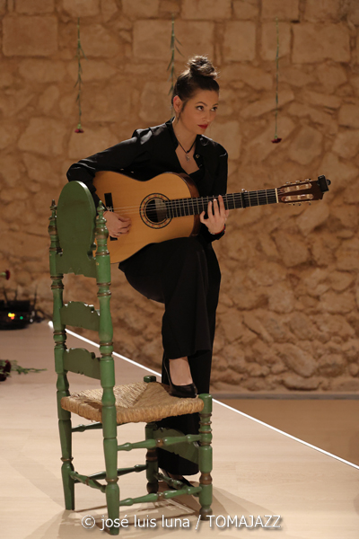 Mercedes Luján (V Festival Paco de Lucía 2026. Es Baluard Museu, Palma. 2026-03-19) Por José Luis Luna Rocafort [Flamencuras AKA INSTANTZZ AKA Galería fotográfica AKA Fotoblog de jazz, impro… y algo más] - Tomajazz - Mercedes Luján actuó en el V Festival Paco de Lucía 2026 en Palma, el 19 de marzo de 2026. José Luis Luna Rocafort lo retrata en las Flamencuras de INSTANTZZ. Con Mercedes Luján, Naím Real, Rancapino Chico