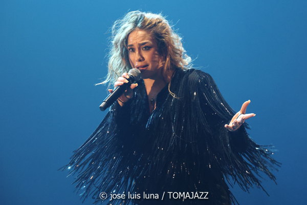 María Terremoto (V Festival Paco de Lucía 2026. Teatre Principal de Palma. 2026-03-13) Por José Luis Luna Rocafort [Flamencuras AKA INSTANTZZ AKA Galería fotográfica AKA Fotoblog de jazz, impro… y algo más] - Tomajazz - María Terremoto actuó en el V Festival Paco de Lucía 2026 en el Teatre Principal de Palma, el 13 de marzo de 2026. José Luis Luna Rocafort lo retrata en las Flamencuras de INSTANTZZ. Con María Terremoto, Nono Jero, Manuel Cantatore, Juan Diego, Mala Rodríguez