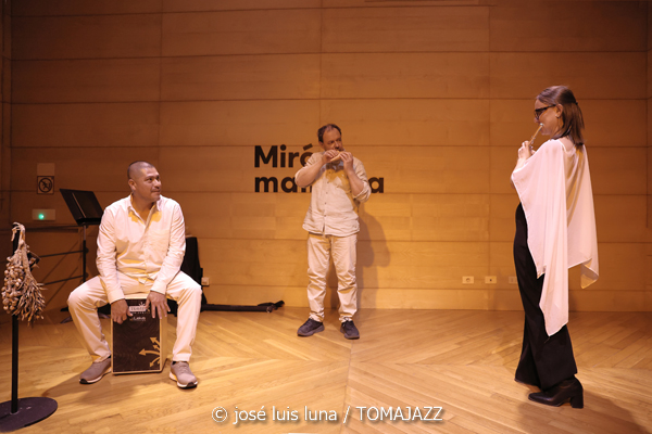 Úrsula Pomar - Toni Vich (V Festival Paco de Lucía 2026. Fundació Pilar i Joan Miró, Palma. 2026-03-21) Por José Luis Luna Rocafort [INSTANTZZ AKA Galería fotográfica AKA Fotoblog de jazz, impro… y algo más] - Tomajazz - Úrsula Pomar - Toni Vich actuaron en el V Festival Paco de Lucía 2026, el 21 de marzo de 2026. José Luis Luna Rocafort lo retrata en INSTANTZZ. Actuaron Úrsula Pomar, Toni Vich, Ángel Ramos