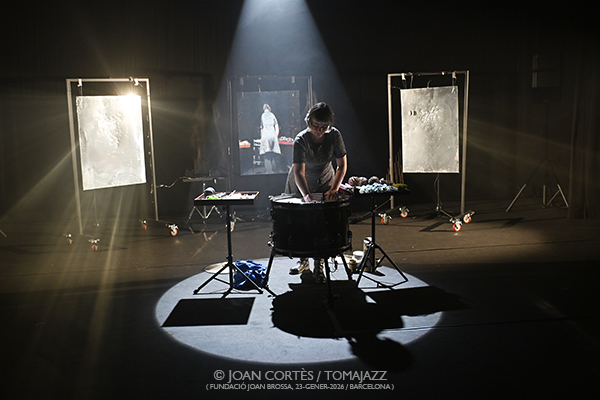 Núria Andorrà & Roc Mateu “Reflectir Brossa” (Fundació Joan Brossa, 2026-01-23 / Barcelona) Por Joan Cortès [INSTANTZZ AKA Galería fotográfica AKA Fotoblog de jazz, impro… y algo más] - Tomajazz - Núria Andorrà & Roc Mateu “Reflectir Brossa” actuaron en la Fundació Joan Brossa de Barcelona el 23 de enero de 2026. Joan Cortès [INSTANTZZ