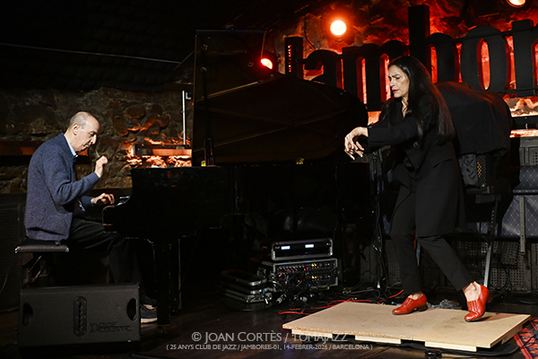 Agustí Fernández, Sònia Sánchez & Lucía Martínez (25 aniversario Club de Jazz / Jamboree-01, 2026-02-14 / Barcelona) [II] Por Joan Cortès [INSTANTZZ AKA Galería fotográfica AKA Fotoblog de jazz, impro… y algo más] - Tomajazz - Agustí Fernández, Sònia Sánchez & Lucía Martínez actuaron en Jamboree, Barcelona, en el 25 aniversario de CDJ. Joan Cortès lo retrata en INSTANTZZ