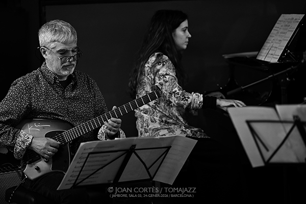 Natsuko Sugao NS Big Band “Impermanencia de los asuntos” (Jamboree-3, 2026-01-24 / Barcelona) Por Joan Cortès [INSTANTZZ AKA Galería fotográfica AKA Fotoblog de jazz, impro… y algo más] - Tomajazz - Natsuko Sugao NS Big Band “Impermanencia de los asuntos” actuó en Jamboree de Barcelona el 24 de enero de 2026. Joan Cortès lo retrata en INSTANTZZ. Con