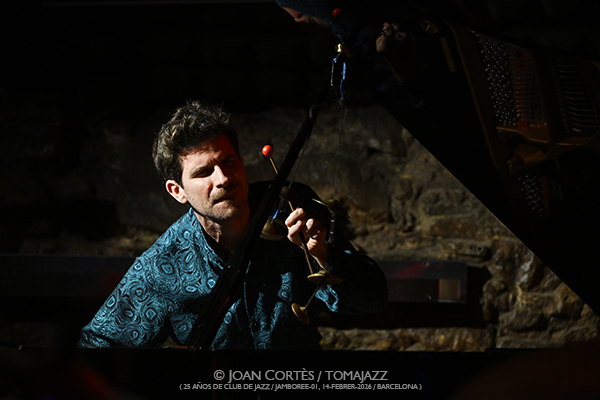 Marco Mezquida (25 aniversario Club de Jazz / Jamboree-01, 2026-02-14 / Barcelona) [y III] Por Joan Cortès [INSTANTZZ AKA Galería fotográfica AKA Fotoblog de jazz, impro… y algo más] - Tomajazz - Marco Mezquida actuó en Jamboree en la celebración CDJ25, el 14 de febrero de 2026. Joan Cortès lo retrata en INSTANTZZ