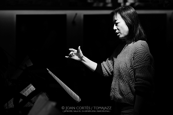 Natsuko Sugao NS Big Band “Impermanencia de los asuntos” (Jamboree-3, 2026-01-24 / Barcelona) Por Joan Cortès [INSTANTZZ AKA Galería fotográfica AKA Fotoblog de jazz, impro… y algo más] - Tomajazz - Natsuko Sugao NS Big Band “Impermanencia de los asuntos” actuó en Jamboree de Barcelona el 24 de enero de 2026. Joan Cortès lo retrata en INSTANTZZ. Con