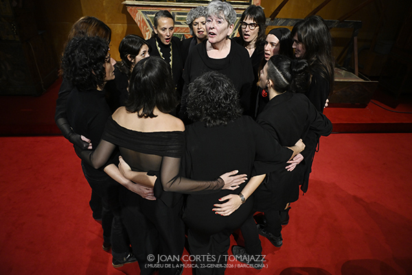Veus Lliures “Relat” (Cicle Guitarres / Museu de la Música, 2026-01-15 / Barcelona) Por Joan Cortès [INSTANTZZ AKA Galería fotográfica AKA Fotoblog de jazz, impro… y algo más] - Tomajazz - Veus Lliures “Relat” actuó en el Cicle Guitarres del Museu de la Música de Barcelona, el 15 de enero de 2026. Joan Cortès lo retrata en INSTANTZZ